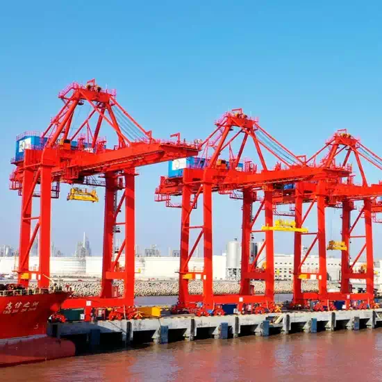 STS Container Crane at busy terminal