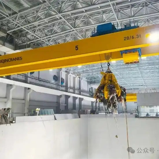 Automated garbage grab crane feeding a biomass boiler Automated garbage grab crane feeding a biomass boiler